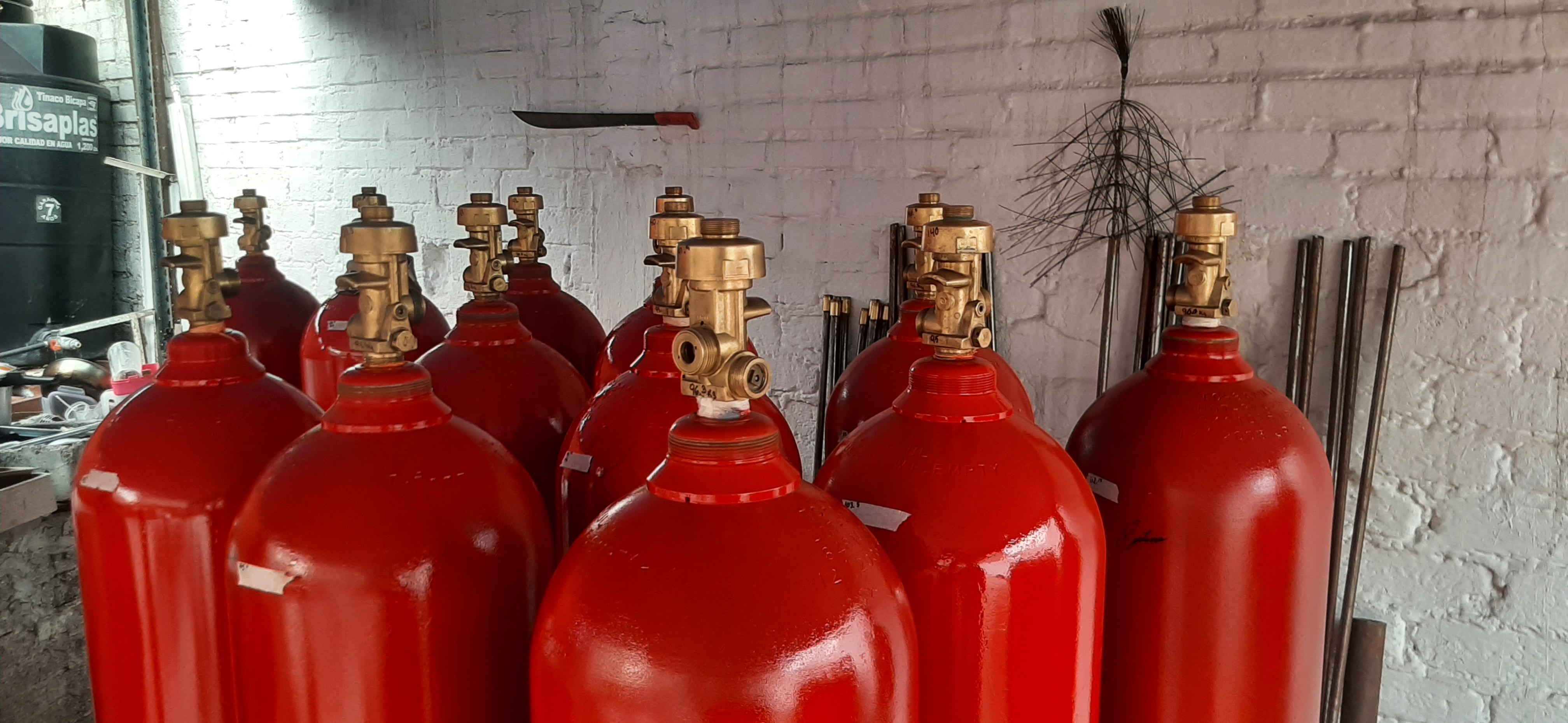 Mantenimiento a cilindros y tanques de sistema contra incendio