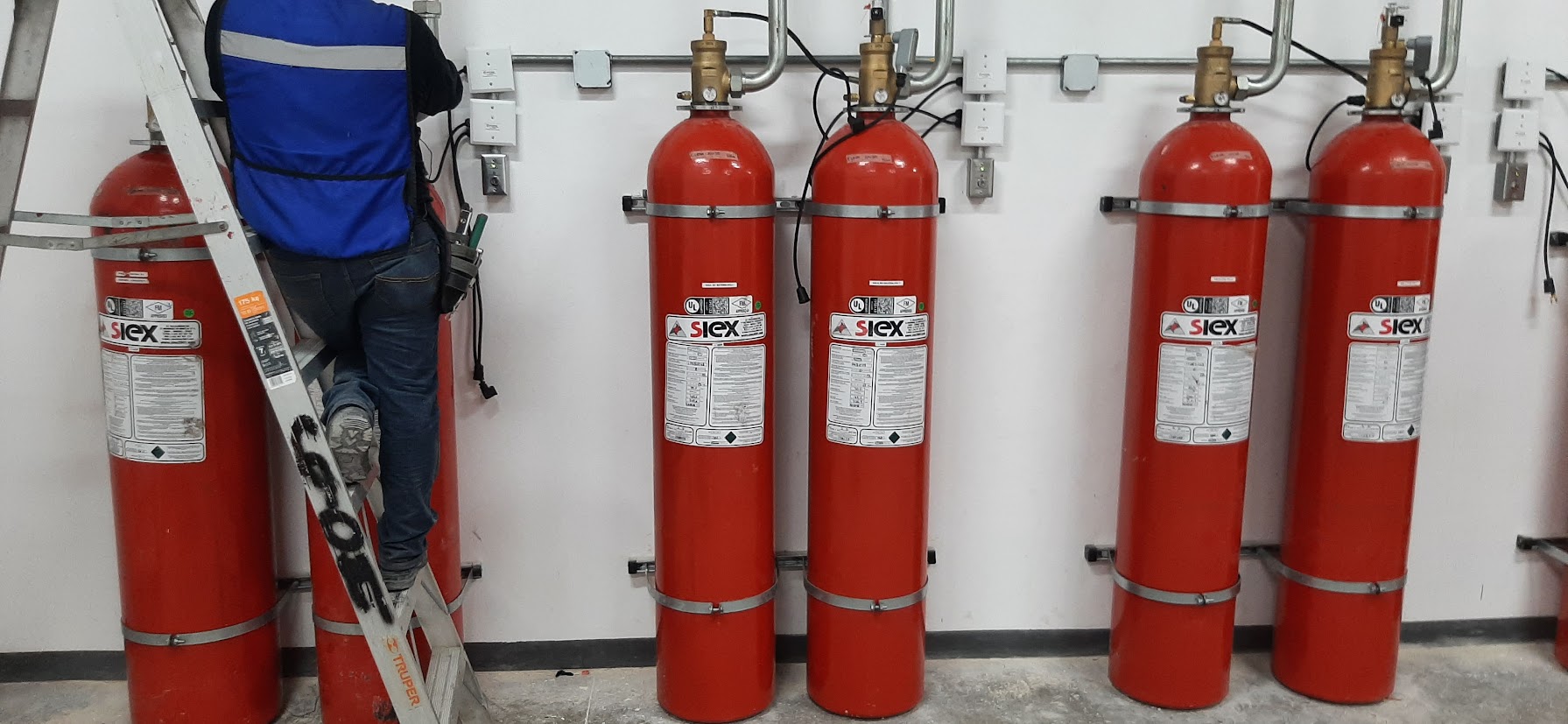 Mantenimiento a cilindros y tanques de sistema contra incendio