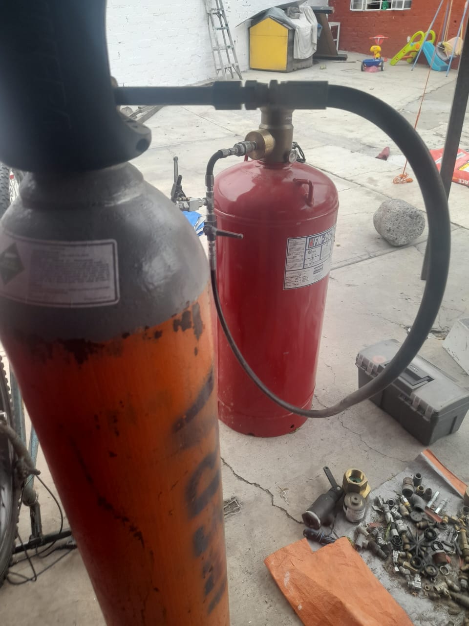 Mantenimiento a cilindros y tanques de sistema contra incendio